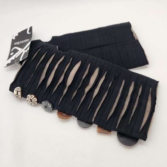 Leopards & Roses Wearable Art For The Funky At Heart Gloves - Picture 3 of 15